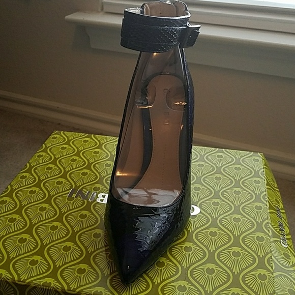 Pumps - Picture 4 of 5